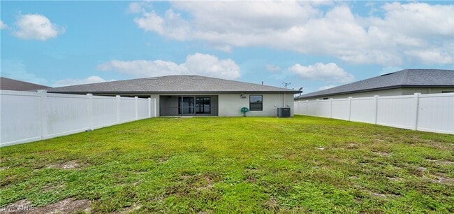 Building Photo - 3419 SW 8th Pl