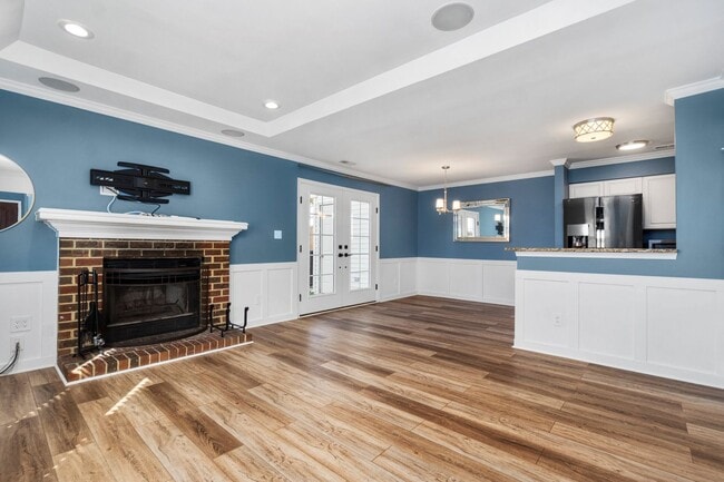 Building Photo - Yorktown Living