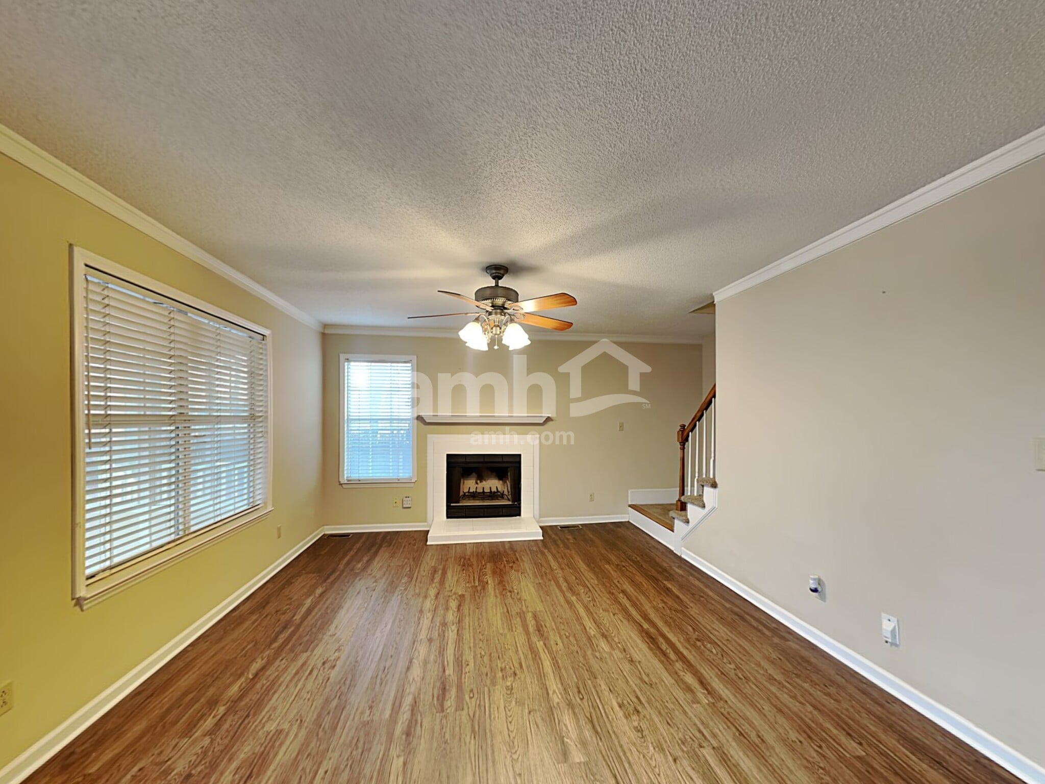 Building Photo - 1255 Hawthorne Dr