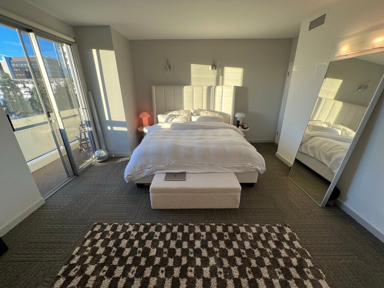 Master Bedroom - 321 S San Vicente Blvd