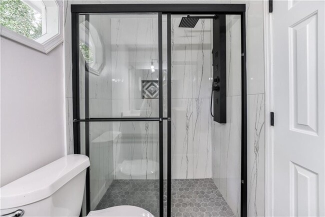 Building Photo - 61 Powers Ferry Rd