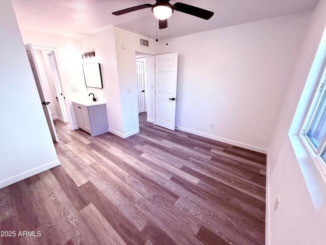 Building Photo - 1009 E Chipman Rd