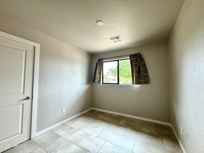 Building Photo - 4248 E Montecito Ave