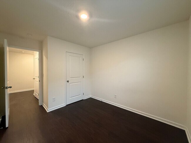 Building Photo - 4 Bedroom 2 Bathroom Home located in Greeneville, TN