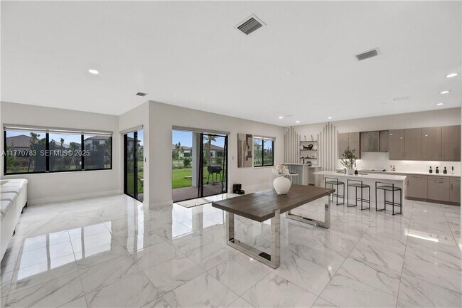 Building Photo - 4761 Sophia Dr