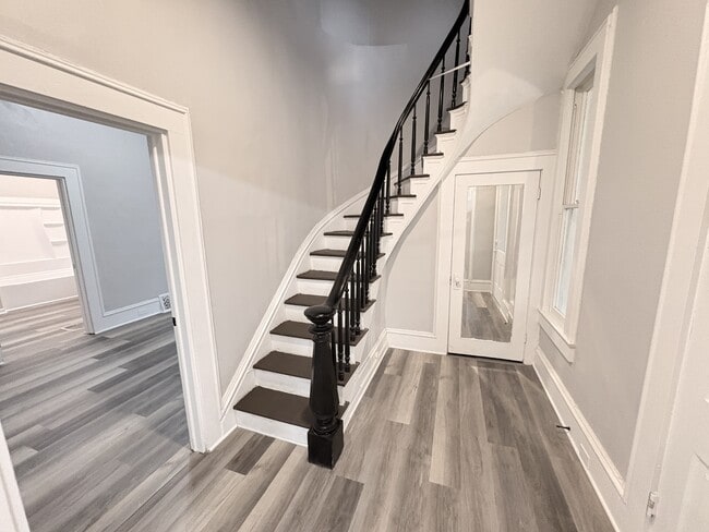 Building Photo - 511 Court St