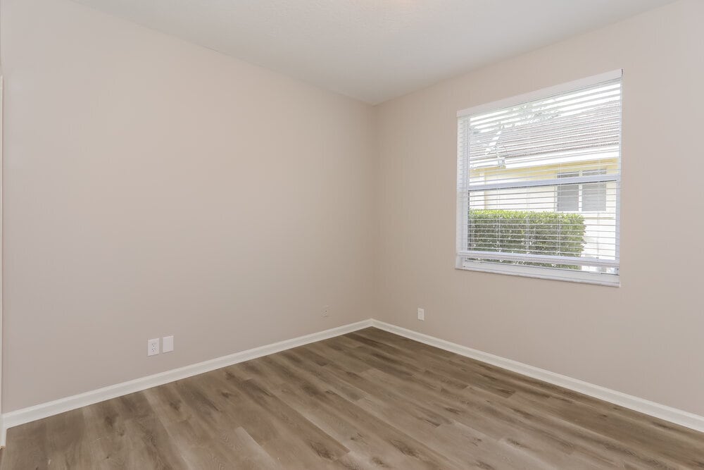 Building Photo - 2560 Jardin Manor