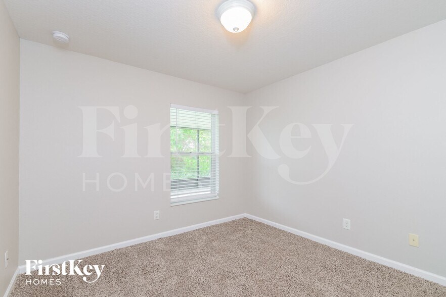 Building Photo - 5525 106th Ave E