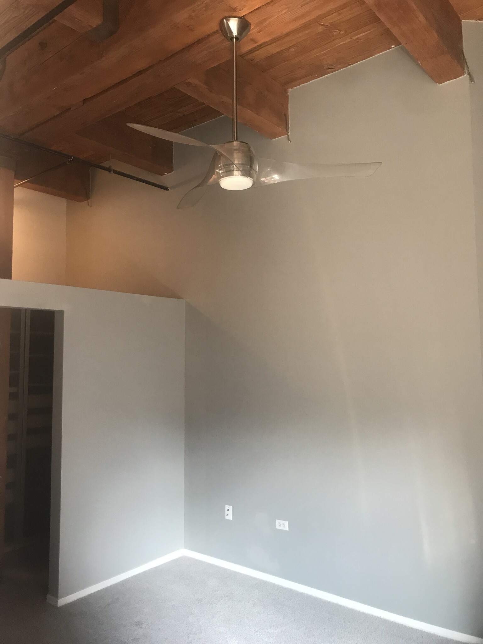 Master bedroom ceiling fan for year round climate enhancement - 1500 W Monroe St