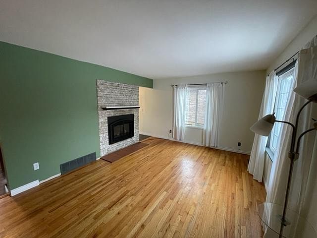 Upstairs livingroom - 3224 E 21st Ave