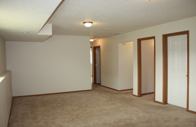 Building Photo - 419 N Arbutus Ave