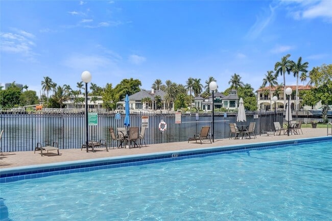 Building Photo - 2000 Atlantic Shores Blvd