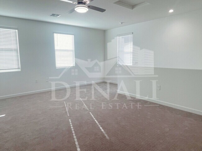 Building Photo - 2760 W Stradling Ave