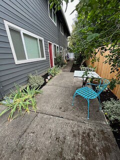 Building Photo - 1666 SE Umatilla St