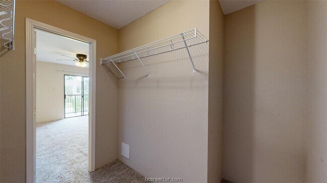 Building Photo - 904 University Oaks Blvd