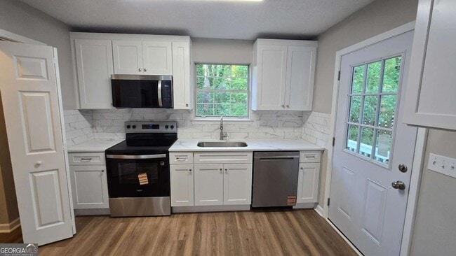 Building Photo - 3025 Mangum Dr