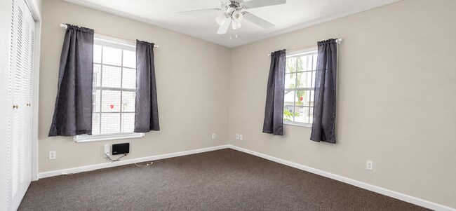 Building Photo - 1438 Thousand Roses Dr S