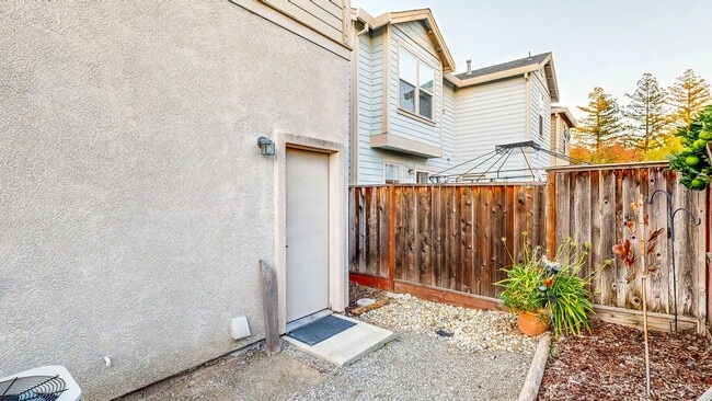 Building Photo - PURE Property Management - Adorable two-st...