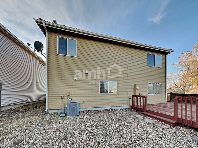 Building Photo - 4096 Netherland St