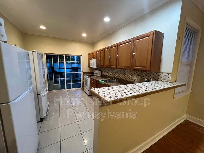 Primary Photo - 3856 Fairmount Ave