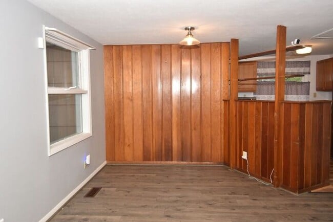 Building Photo - East side of South Bend 3 bedroom, 1.5 bat...