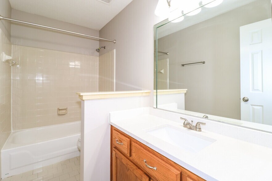 Building Photo - 7706 S 71st Ave