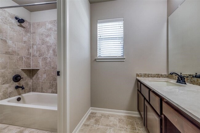 Building Photo - 27323 Piney Ranch Ln