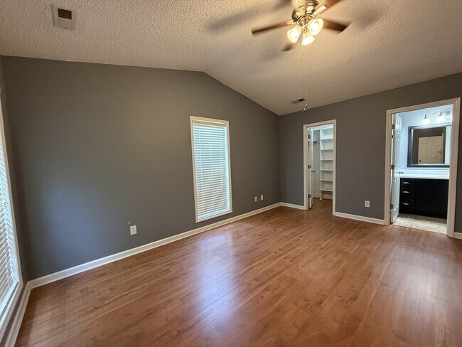 Building Photo - 103 Sunshine Ln