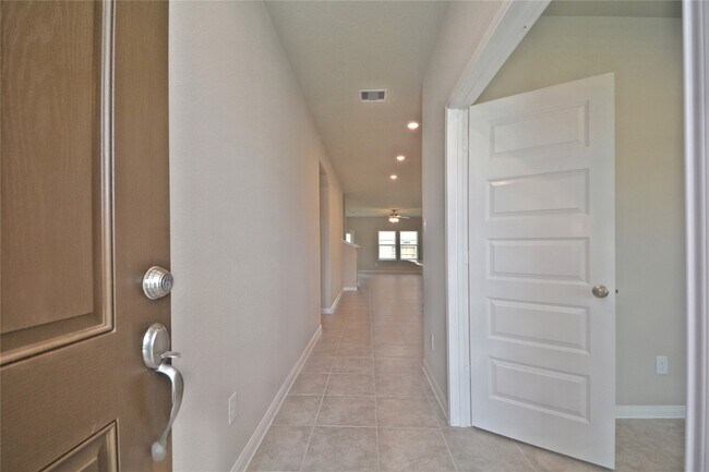 Building Photo - 1015 Modesto Dr