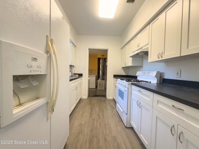 Building Photo - 728 Lund Ct