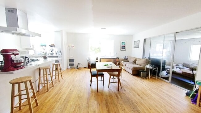 Building Photo - 6838 Del Playa Dr