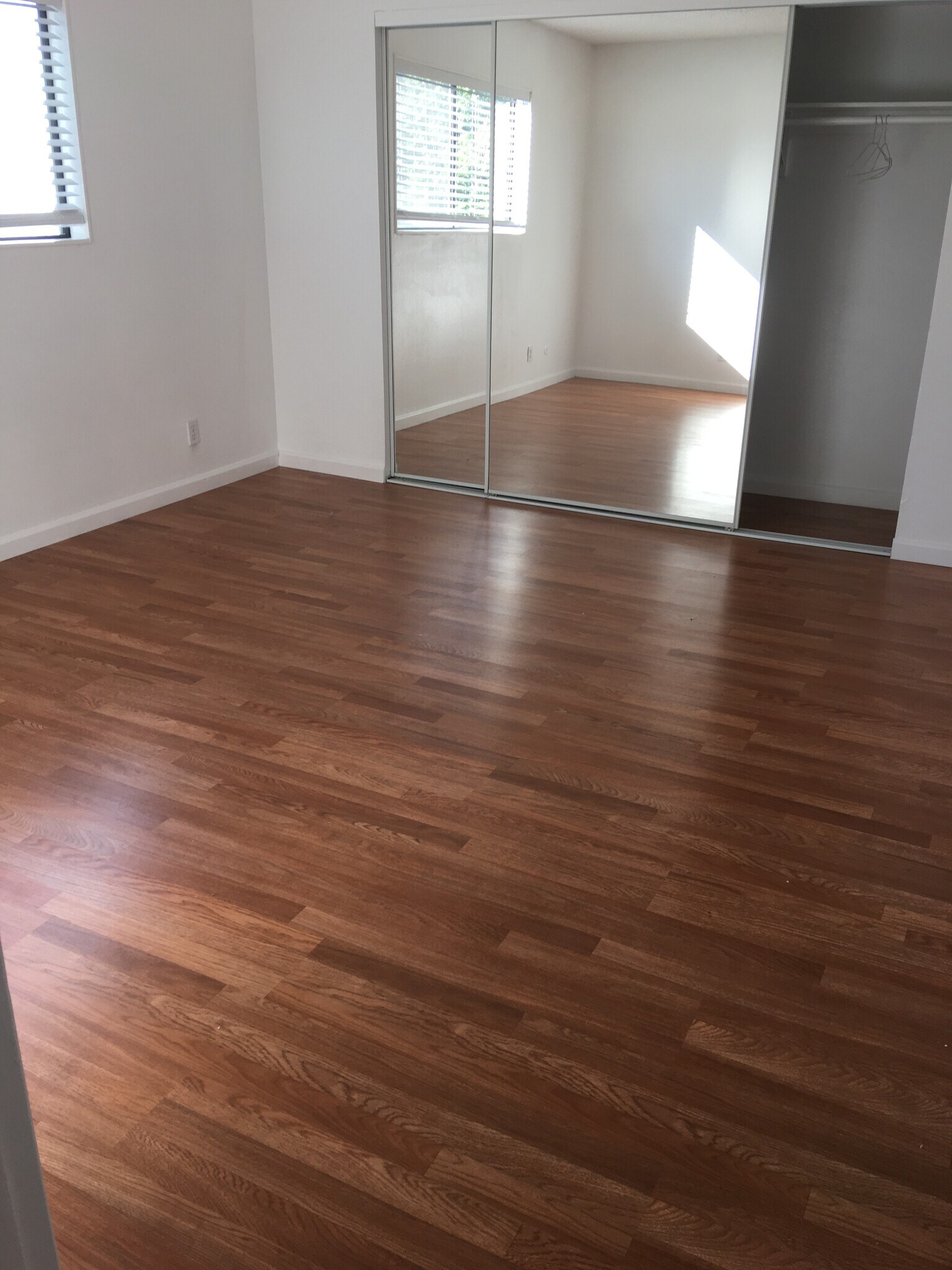 Bedrooms - 14640 Burbank Blvd