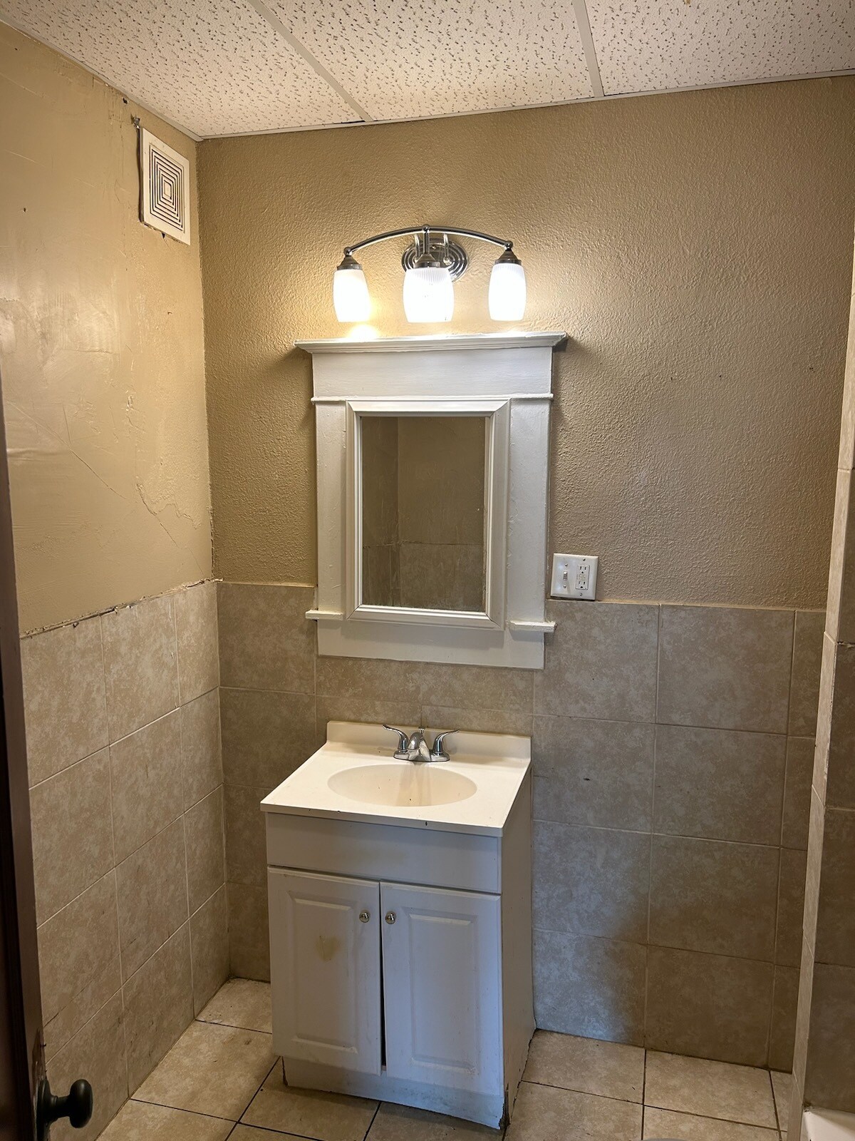 Building Photo - 313 S 3rd St