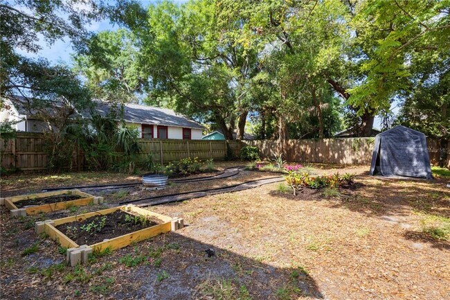 Building Photo - 918 16th St W