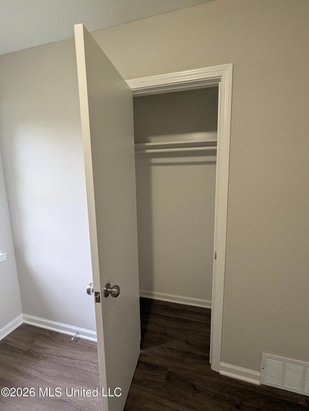 Building Photo - 2628 Hillcrest Dr