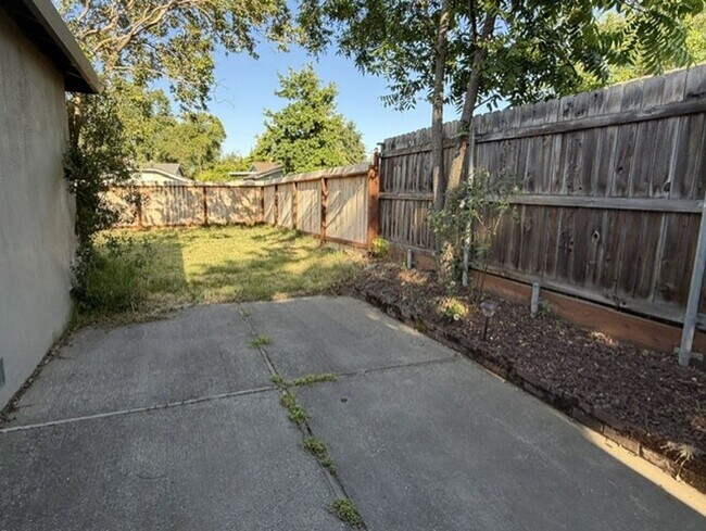 Building Photo - Home For Rent in Fair Oaks, CA
