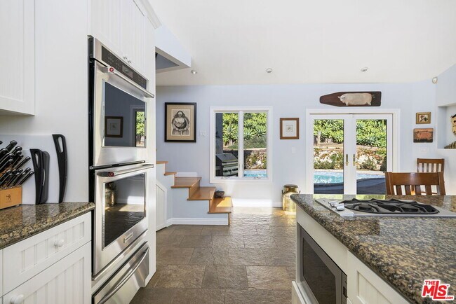 Building Photo - 11215 Sunset Blvd