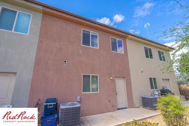 Building Photo - 2801 E 450 N