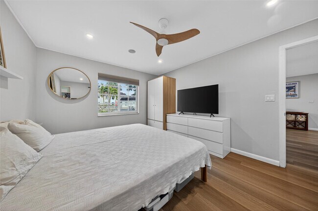 Building Photo - 700 SE 2nd Ave