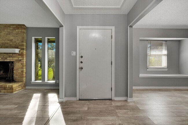 Building Photo - Beautiful home available in Castle Hills!