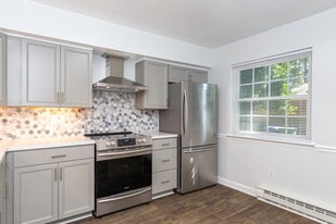 Building Photo - 9392 Pine Tree Rd