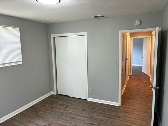 Building Photo - 7138 Conant Ave