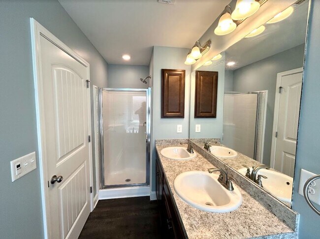 Building Photo - BEAUTIFUL THREE BED, TWO BATH FULL BRICK H...