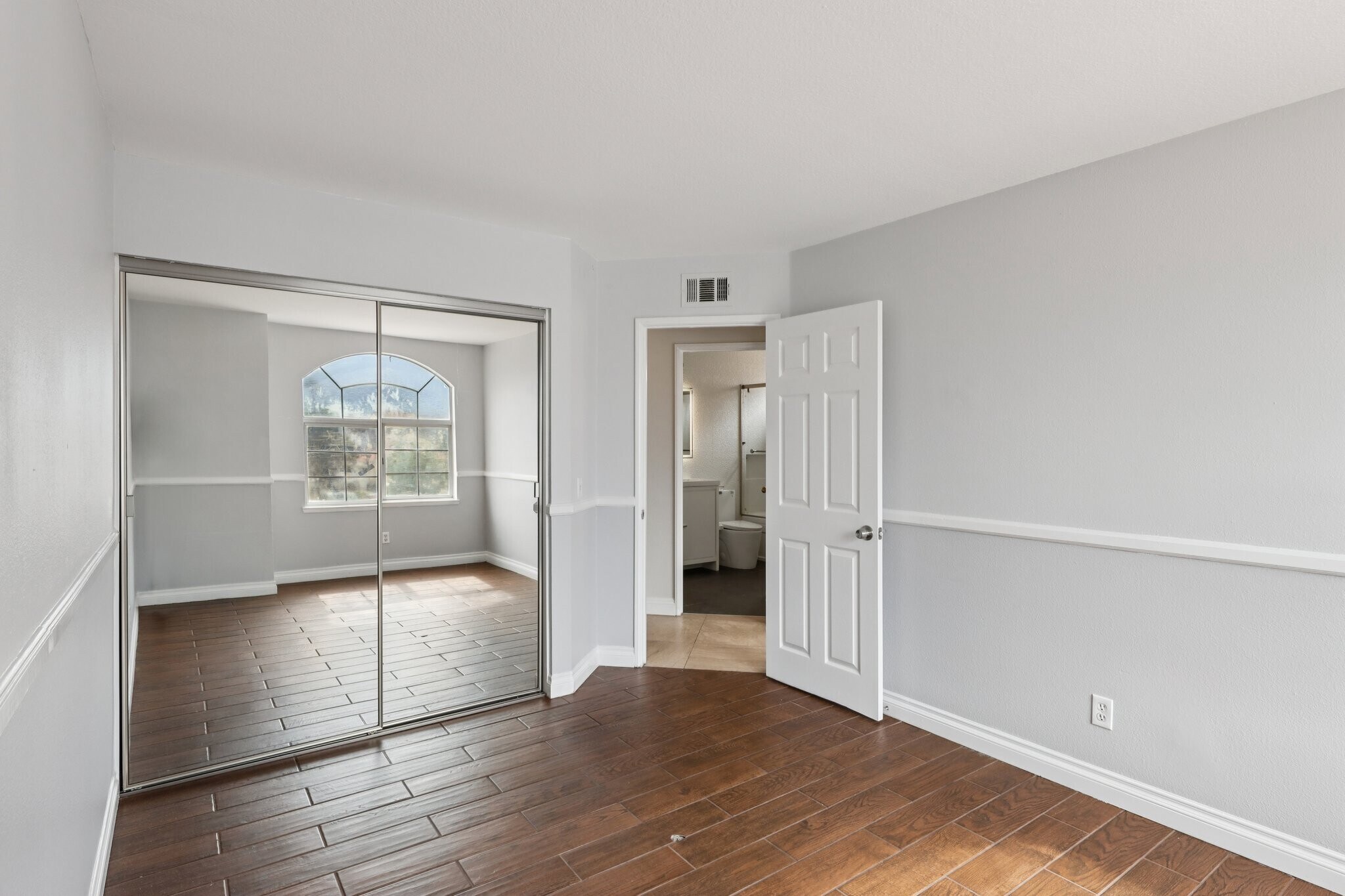 Building Photo - 7480 Addison Rd