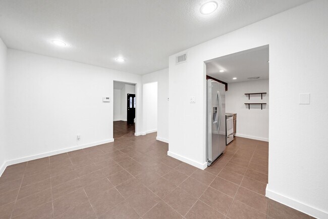 Building Photo - 635 Walston Ln