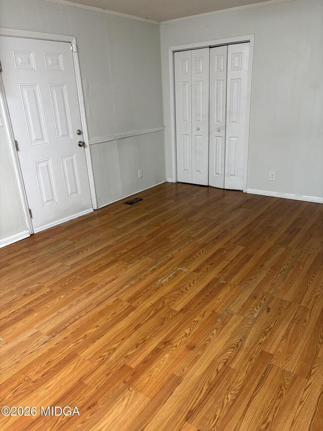 Building Photo - 3358 Club Dr