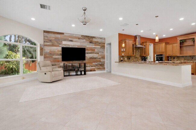 Building Photo - 6301 SW 58th Ct