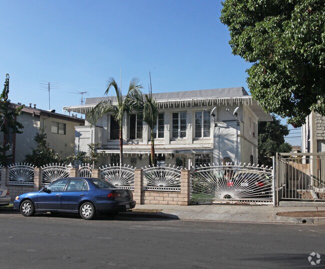 Primary Photo - 1611 N Harvar