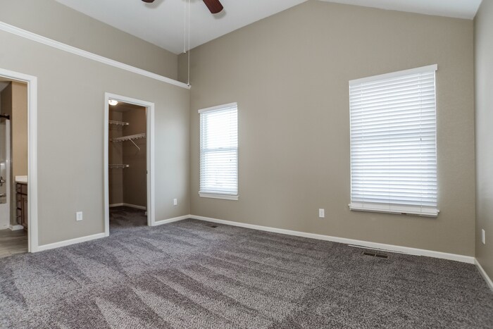 Building Photo - 13060 NW Oakview Dr