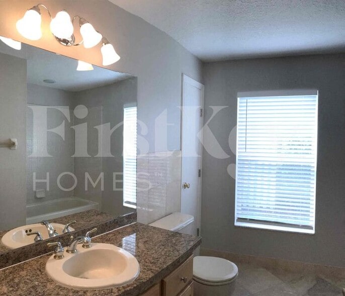 Building Photo - 3600 Molona Dr